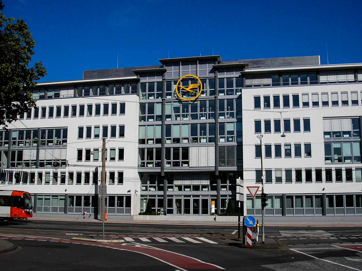 Lufthansa Konzernzentrale Köln (Foto: G. Friedrich wikimedia.org)